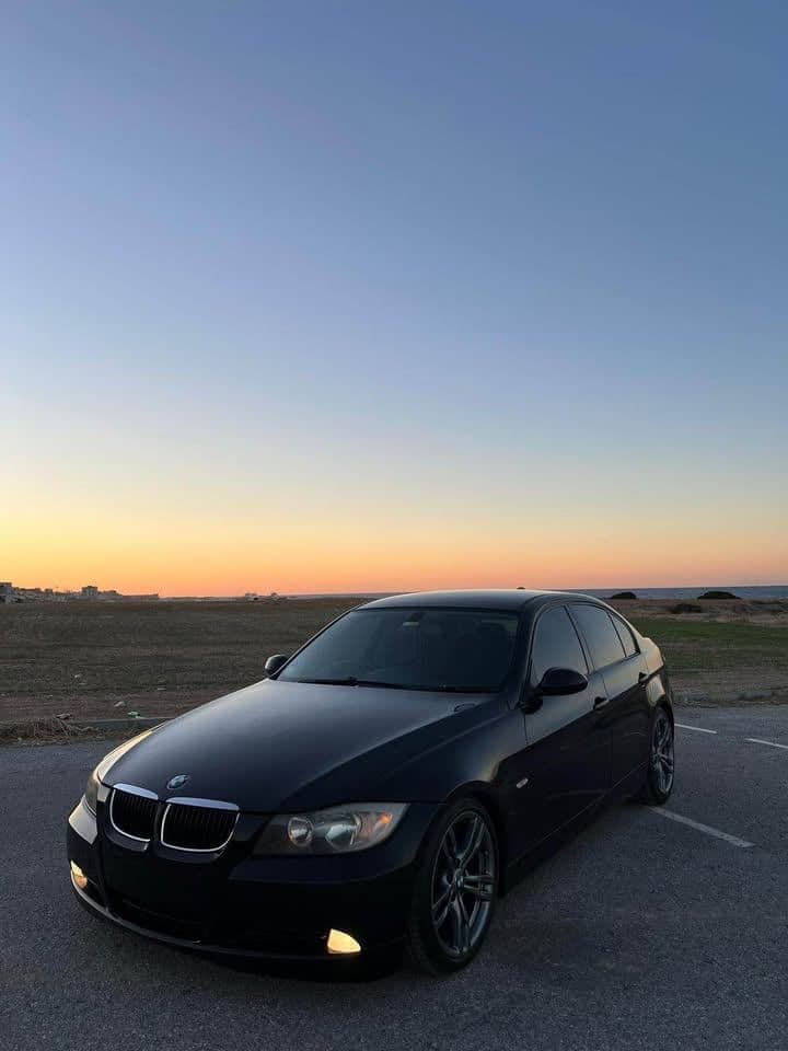 BMW E90 320d 2008 — görsel 1