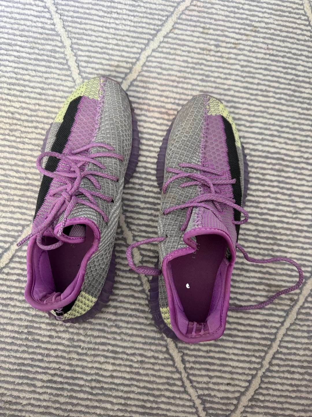 Adidas Yeezy Sneaker — görsel 1