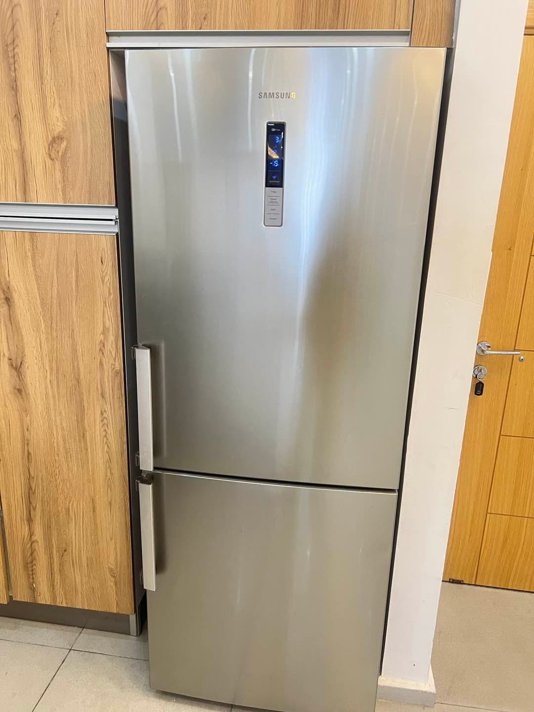 Samsung Refrigerator - Bottom Freezer - Excellent Condition  — görsel 1