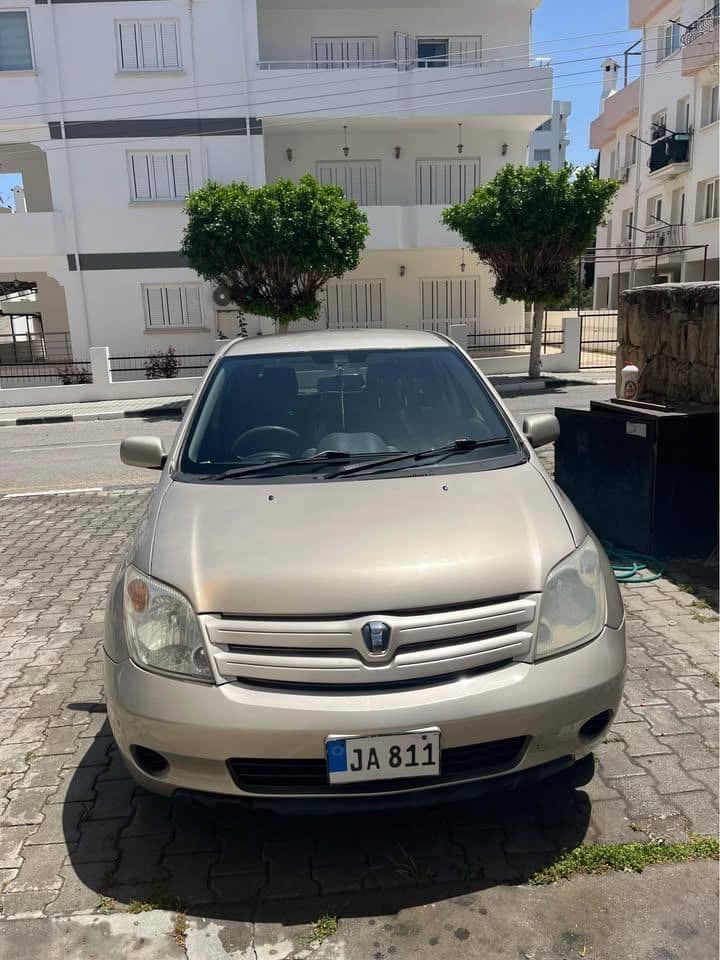 Toyota ist 2003 model — görsel 1