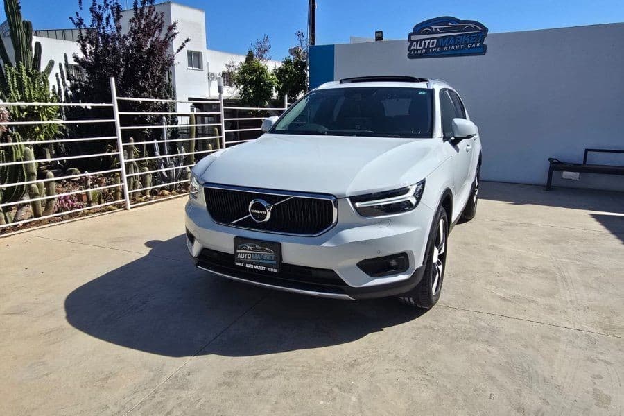 VOLVO XC40 T4 — görsel 1