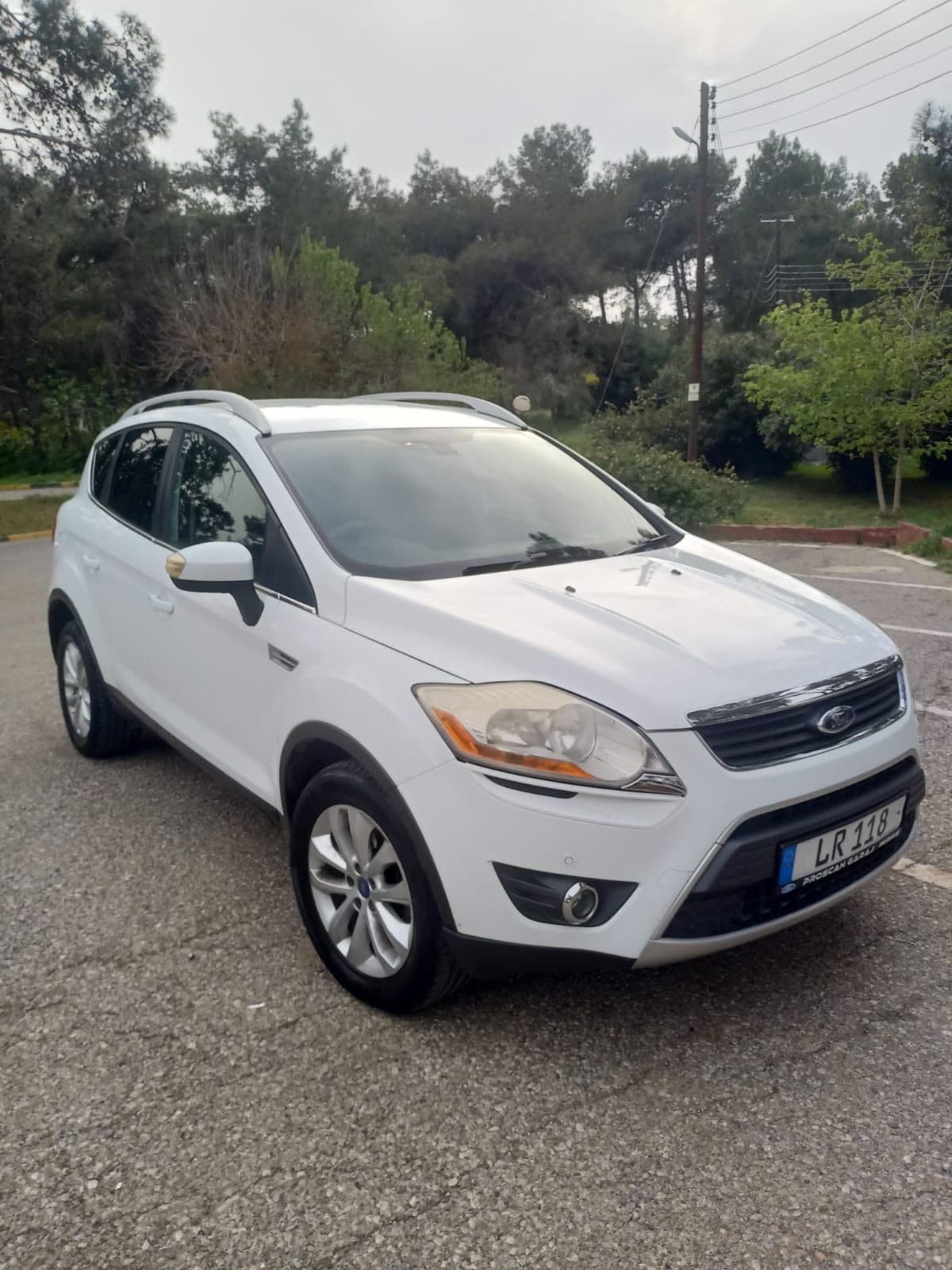 Ford Kuga 2010 — görsel 1